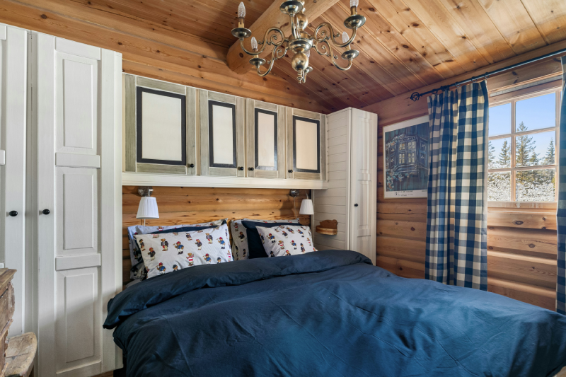 Dormitorio estilo Preppy, elegante en tonos navy
