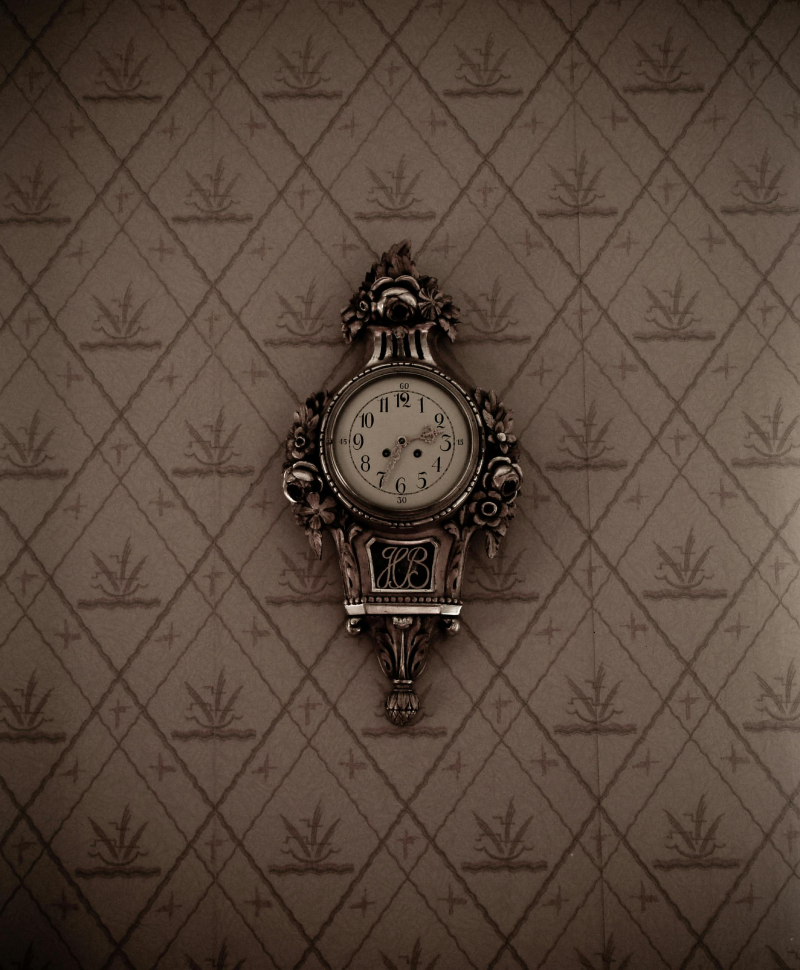 Reloj de pared, decorativo y de estilo industrial con toque vintage.