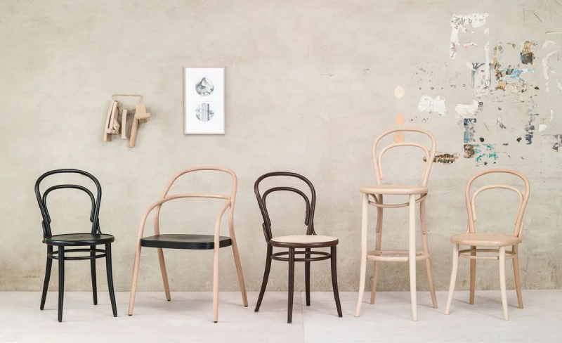 Variedad de sillas estilo Thonet.