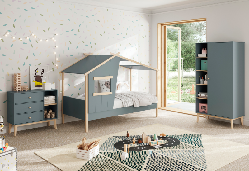 Cama casita-cabaña para dormitorios infantiles o juveniles en color verde.